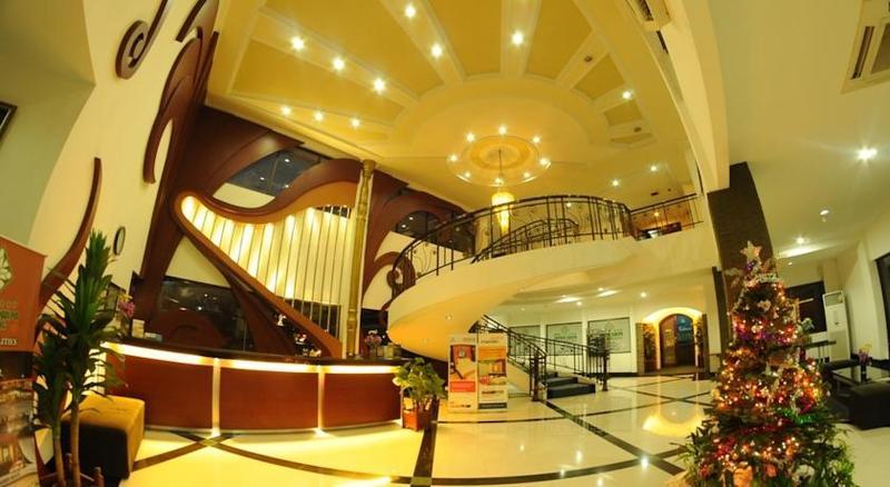 Hotel Swarna Dwipa Палембанг Экстерьер фото
